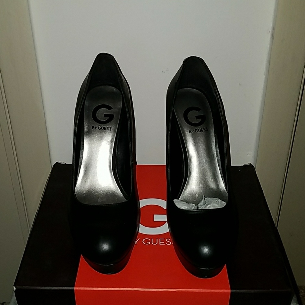 Guess platform pumps